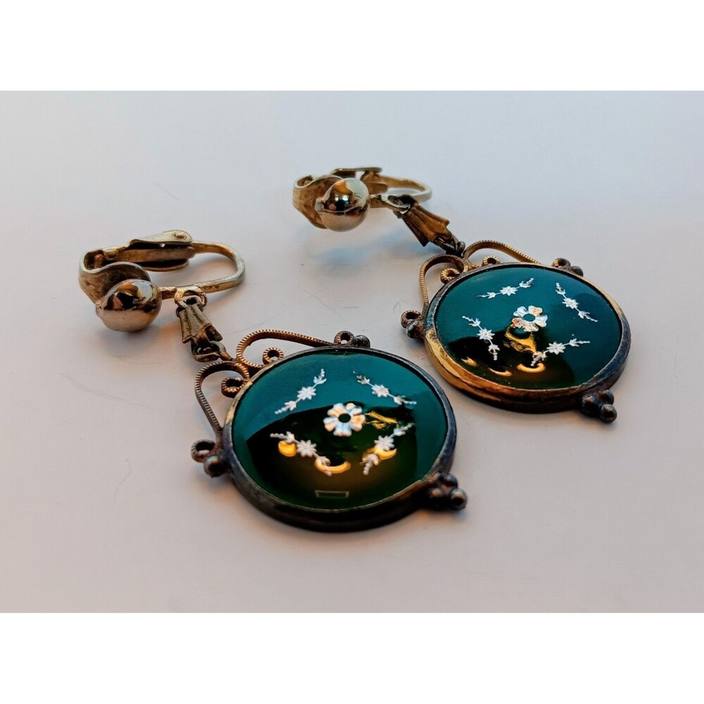 Vintage Victorian Goldtone Ornate Floral Etched Enamel Dangle Clip On Earrings 2